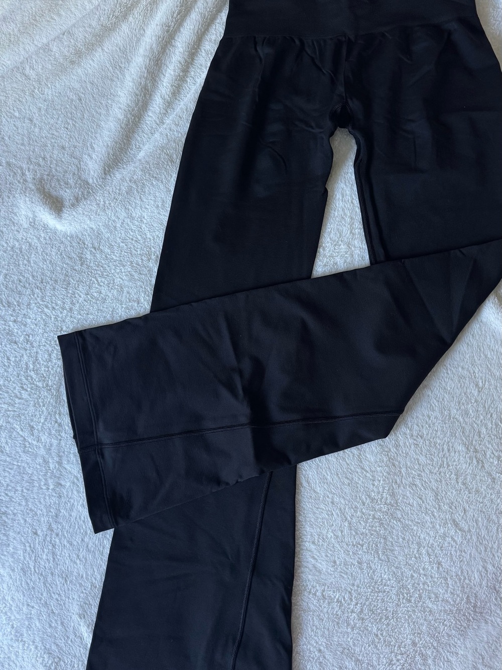 Gymshark Soft Sculpt Flared Leggings - Picture 3 of 6